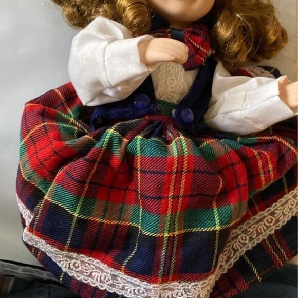 COLLECTOR” VTG.  BEAUTIFUL Victorian Exclusive Doll 16" Tall Cap Blonde Hair - Picture 2 of 9